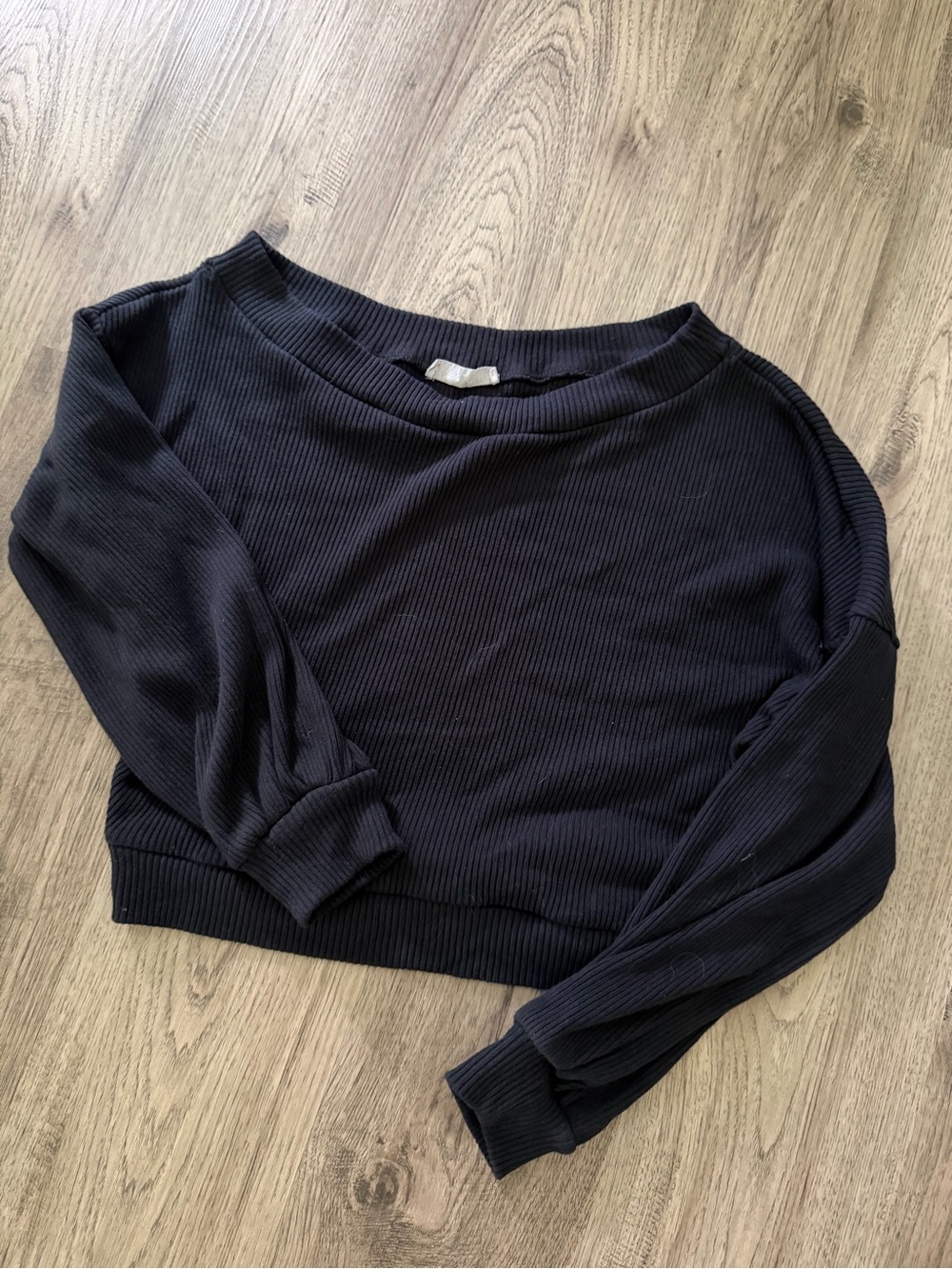 Women’s Cropped Ribbed off the shoulder Sweater - Black